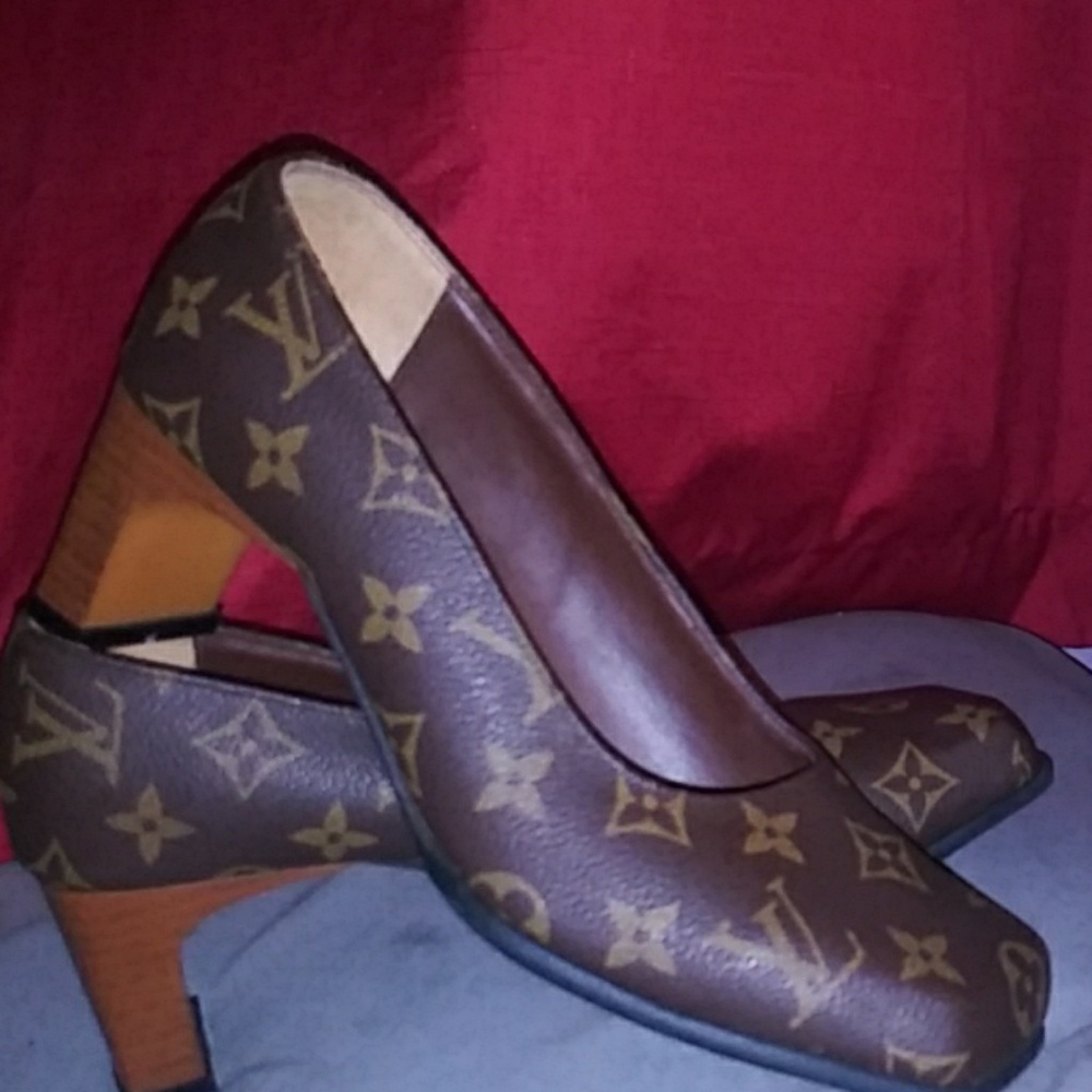 Louis Vuitton (high heel)